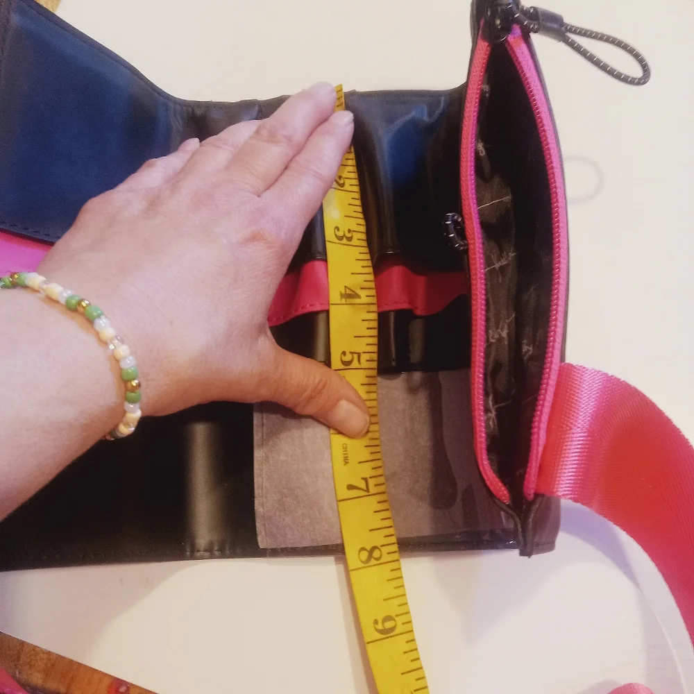 Kendall + Kylie Black & Pink Make Up and Brush Bag with Adjustable Strap NWOT.